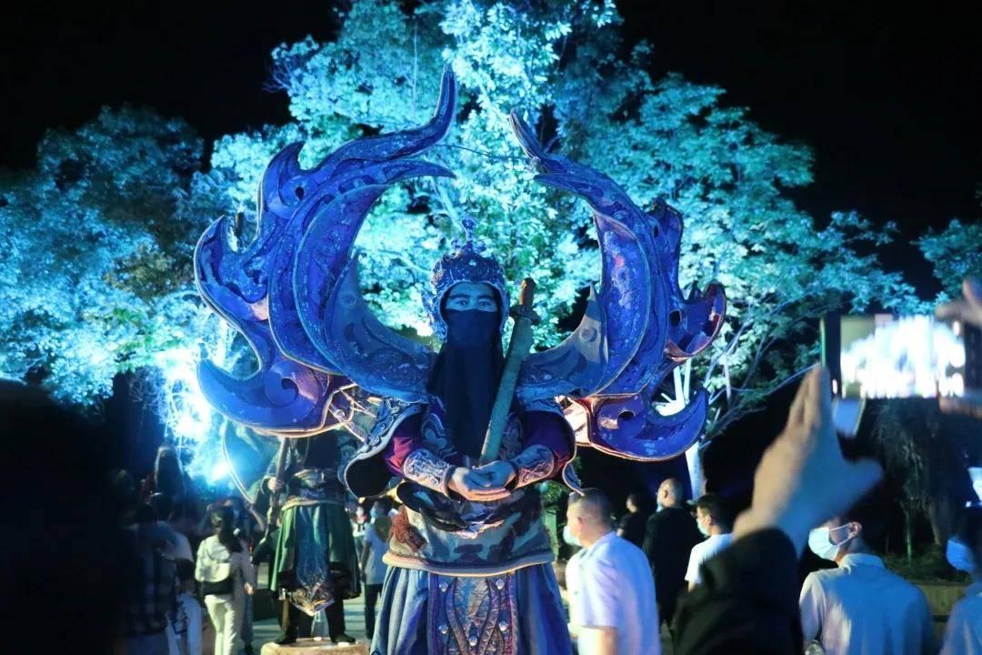 和其他谋士相比，贾诩到底有何不同之处？他为何能笑到最后？游戏画面