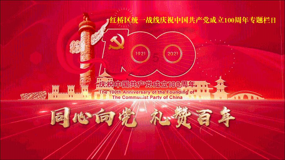 奶奶换药怕疼孙子亲脸颊转移注意力