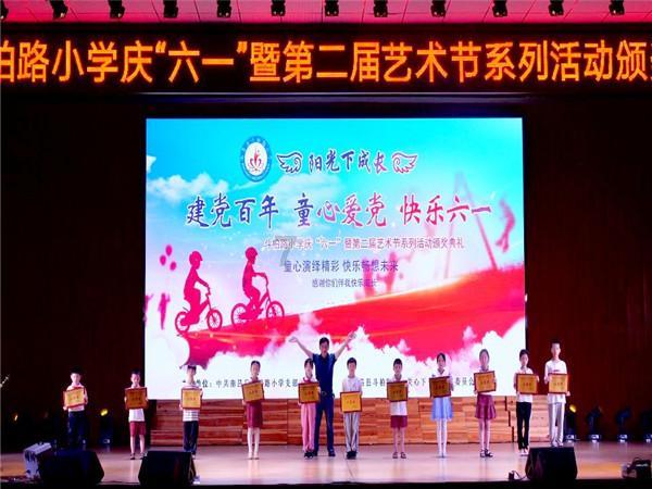 小猫钓鱼游戏龙王版有船