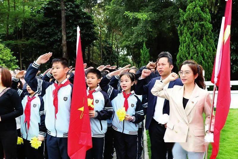 摩娜的时尚装扮