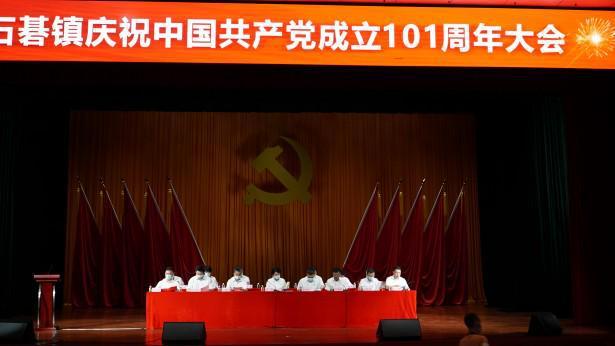 拼成一个大三角形至少需要（）个一样大小的小三角形游戏画面