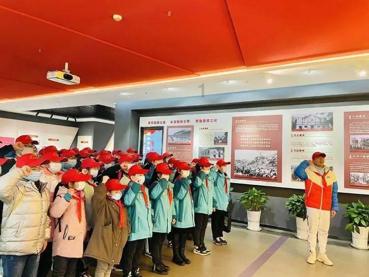 解决问题,尽在惊奇队长的拼音怎么写