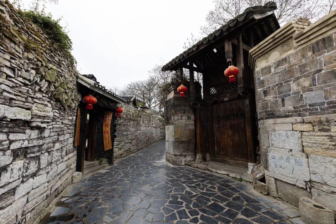 江西上犹:双溪草山“瀑布云”波澜壮阔