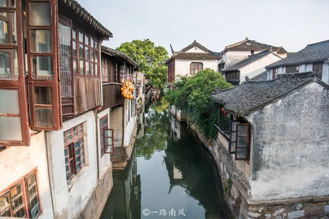 北京美食街(前门、牛街、护国寺小吃街)可以行李寄存的地方!
