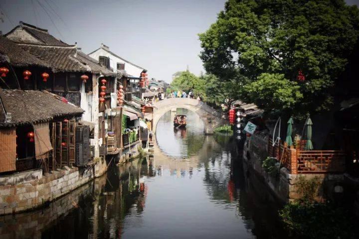 央行：2023年末金融机构人民币各项贷款余额237.59万亿元 同比增长10.6%