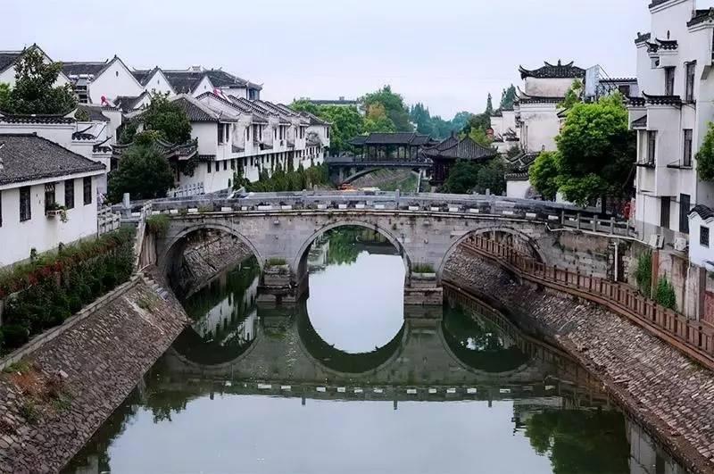 如何看待相亲女不发照片，却在朋友圈发照片？游戏画面